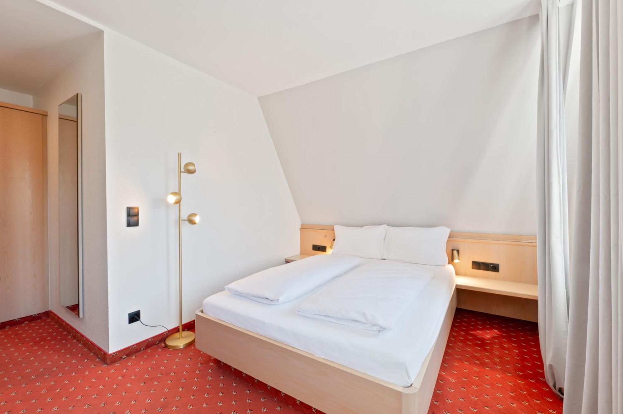 Steiners Hotel Airport-Messe Штутгарт Экстерьер фото