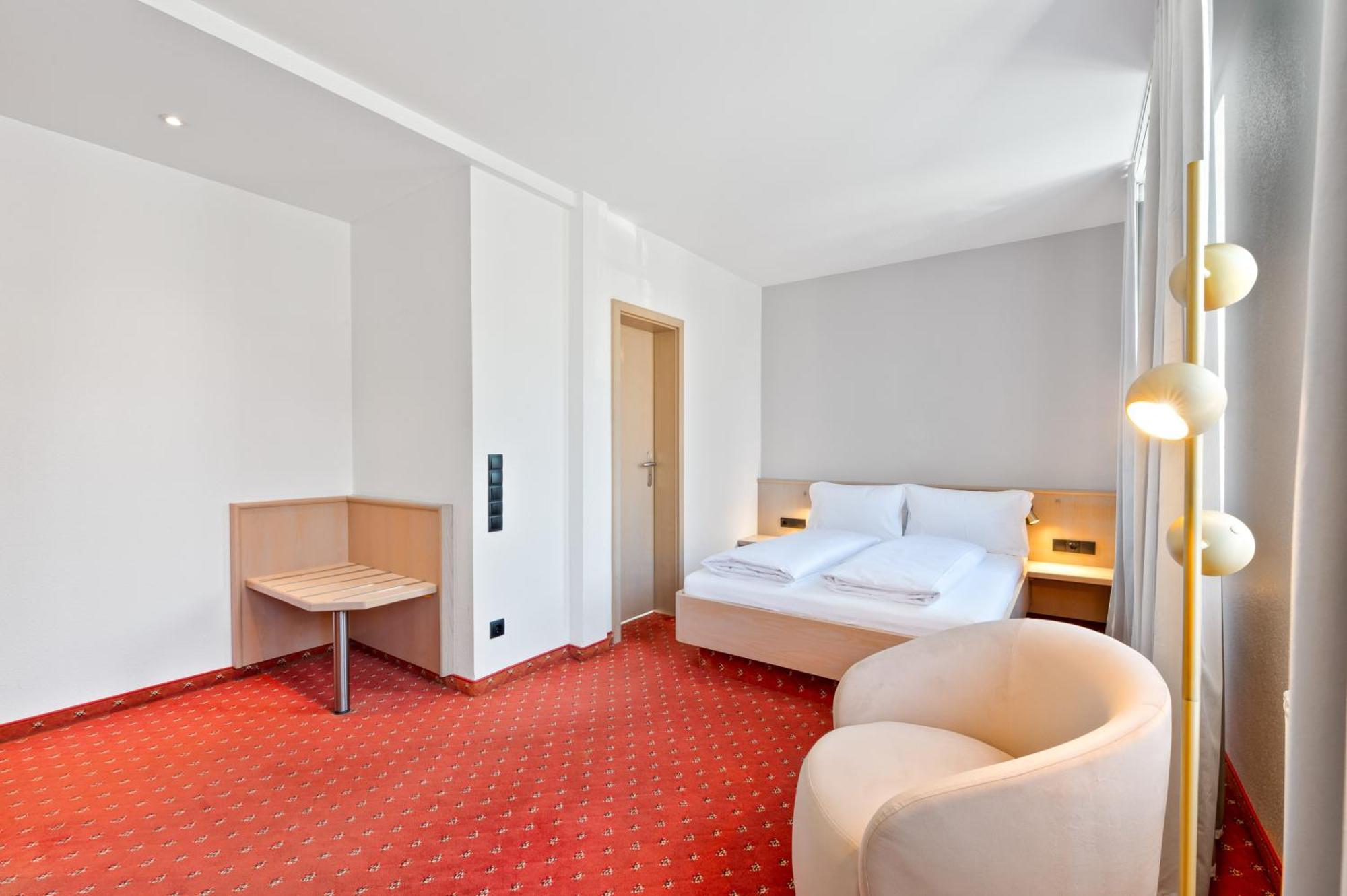 Steiners Hotel Airport-Messe Штутгарт Экстерьер фото