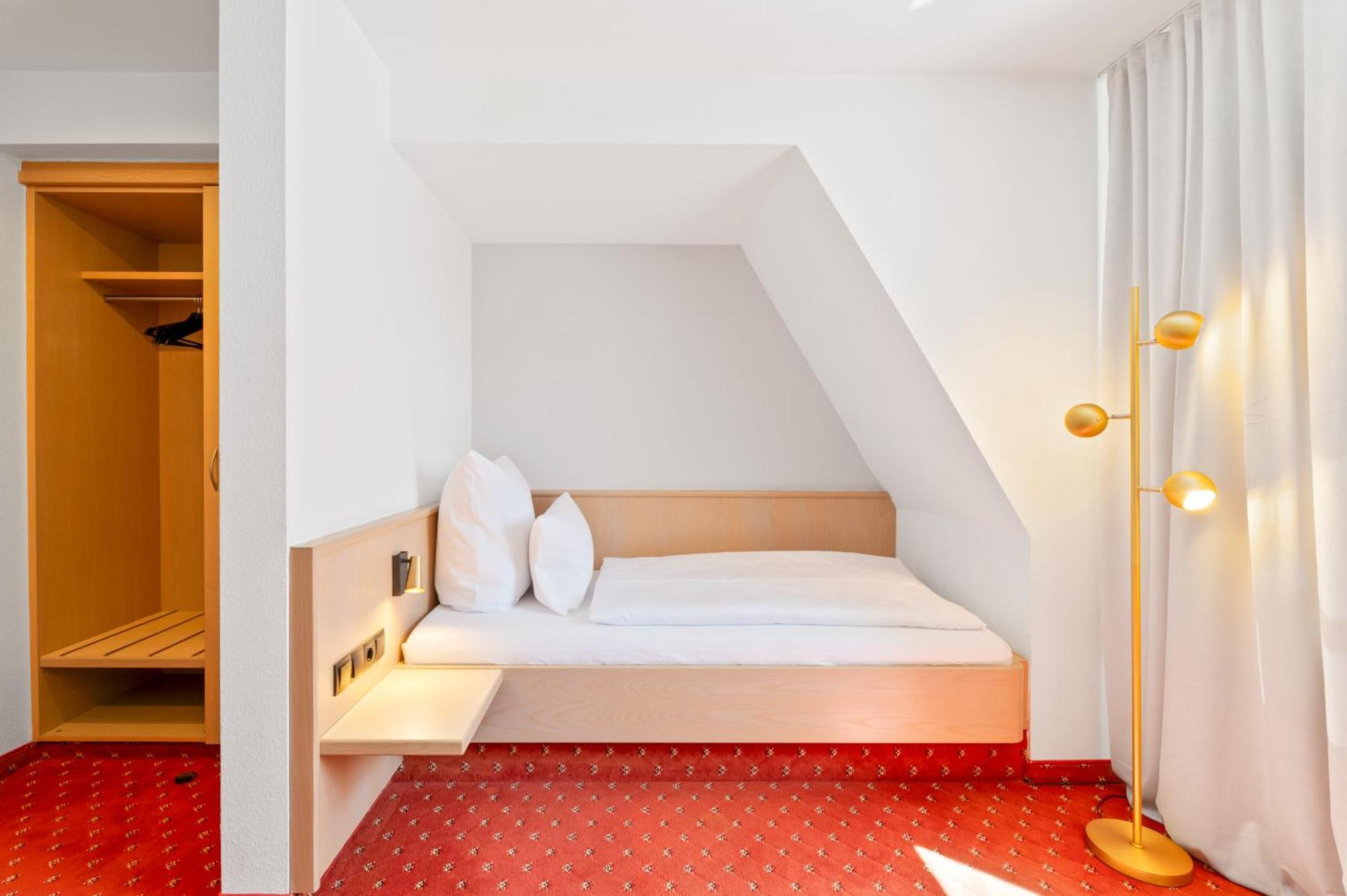 Steiners Hotel Airport-Messe Штутгарт Экстерьер фото