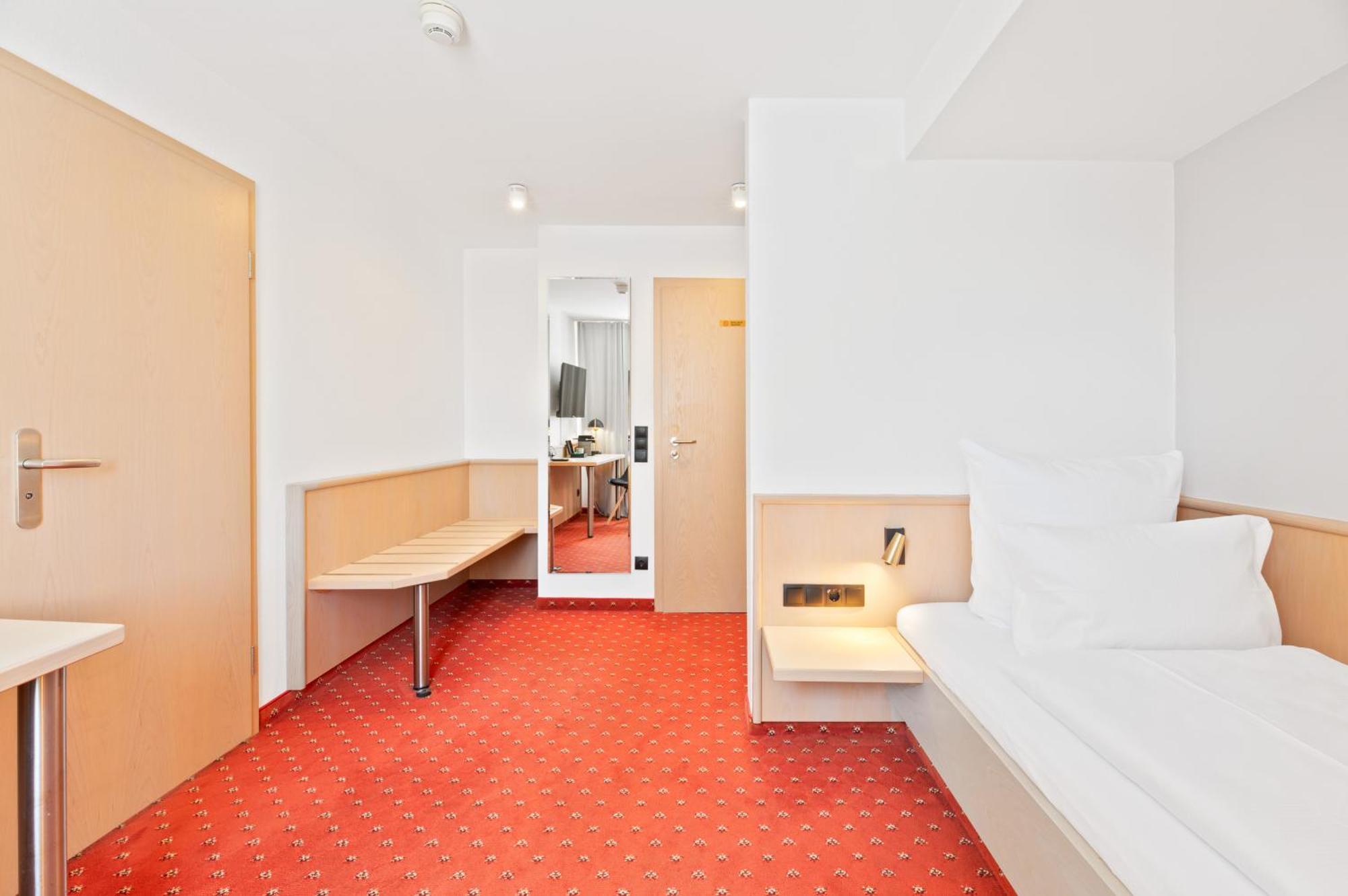 Steiners Hotel Airport-Messe Штутгарт Экстерьер фото