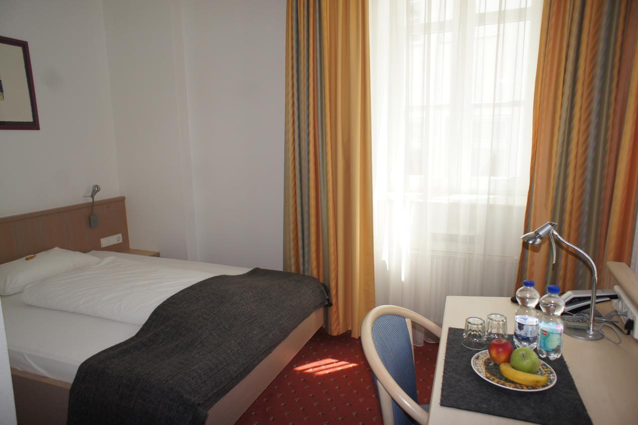 Steiners Hotel Airport-Messe Штутгарт Экстерьер фото