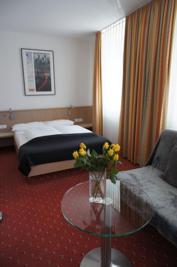 Steiners Hotel Airport-Messe Штутгарт Экстерьер фото