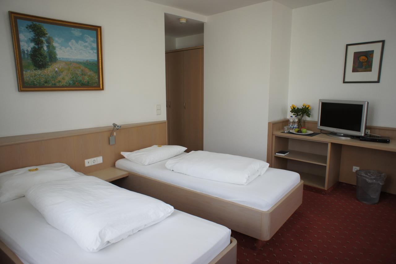 Steiners Hotel Airport-Messe Штутгарт Экстерьер фото