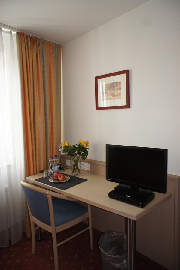 Steiners Hotel Airport-Messe Штутгарт Экстерьер фото